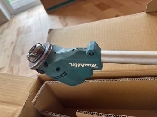 マキタ 充電式草刈機18V Uハンドル バッテリ・充電器付 MUR190UDRG
