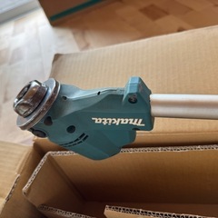 マキタ 充電式草刈機18V Uハンドル バッテリ・充電器付 MUR190UDRG
の画像