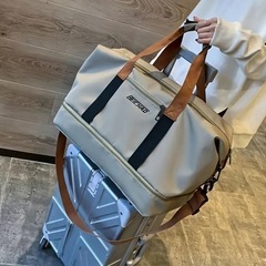 🉐激安‼️ミドルサイズのクロスボディバッグ❣️の画像