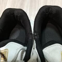 バレーボールシューズ 24.5の画像