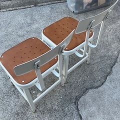 【2脚セット/🔴参考価格約3万円】ダイニングチェア レトロ調 スチール製 木製座面 二脚セット チェア リビング カフェ ダイニング 食卓椅子 椅子 イス カフェチェア 足置き 足掛け おしゃれ かわいい 西海岸 ヴィンテージ 北欧【横35.5奥43.5座面高43.1背高74.5】の画像