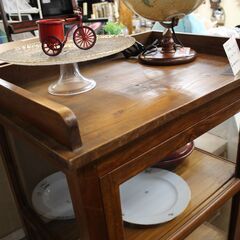 【川崎市宮前区リサイクルオフ】アンティーク飾り棚　ガラス扉　ショーケースの画像