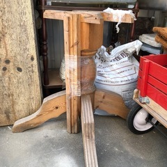 輸入家具　カントリー調　円卓の足のみの画像