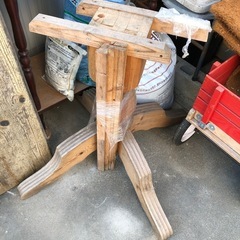 輸入家具　カントリー調　円卓の足のみの画像