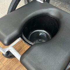 ▼値下げ▼【新品・未使用】車椅子 KMINA PRO  入浴用車いす 介護用車いす シャワーチェア 便器付き シャワー シャワー便器車椅子 参考価格55,080円🚚自社配送時💳代引き可🚚(現金、クレジット、スマホ決済対応)の画像