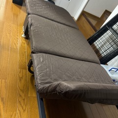 折りたたみローラー付きシングルベッドの画像