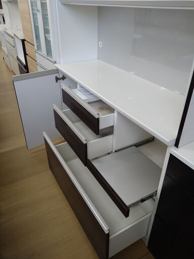 リユースのサカイ浦和店 【E275】★食器棚 ペリオス140 電源無