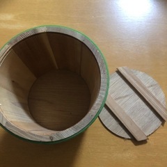樽っぽい食品が入ってた入れ物の画像