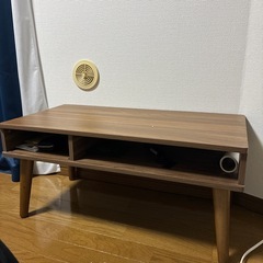【本日か8/31の朝】32型テレビ、テレビ台、机の画像