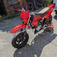 XR100モタード レーサーの画像