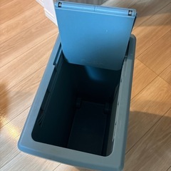 ゴミ箱の画像