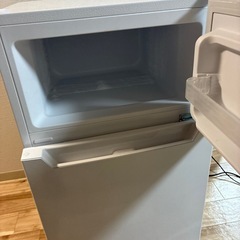 小さい単身冷蔵庫（2024年製、綺麗）の画像