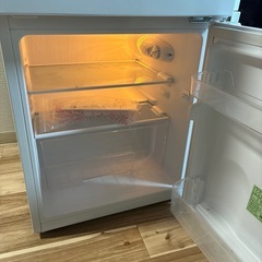 小さい単身冷蔵庫（2024年製、綺麗）の画像
