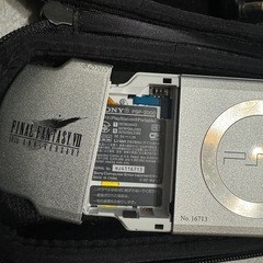 【取引確定・受付終了】※ジャンク品 PSP Final Fantasy限定モデル本体+充電器・別ソフト付き(電池パック無し・液晶の異常)の画像