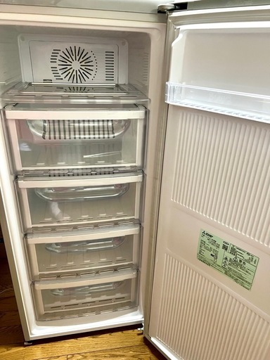 【美品】MITSUBISHI MF-U12B-S ノンフロン冷凍庫 121L