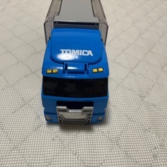 （お引き取り決定）トミカを収納できるトミカトラックの画像