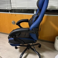 ゲーミングチェア　青の画像