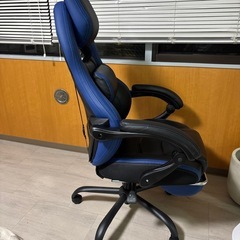 ゲーミングチェア　青の画像