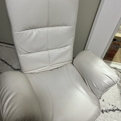決まりました！白い回転座椅子の画像