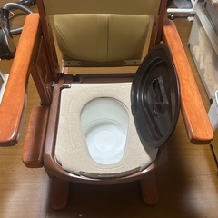 介護用家具椅子型トイレ（椅子として少しだけ使用の画像