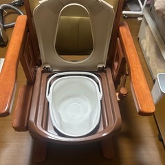 介護用家具椅子型トイレ（椅子として少しだけ使用の画像