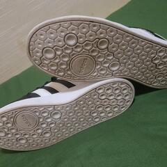 adias 靴23.5cmの画像