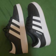 adias 靴23.5cmの画像
