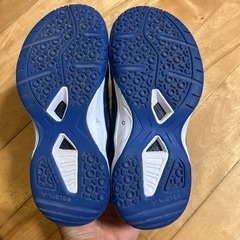 バドミントンシューズ（ジュニア用）　ビクター　22センチ
の画像