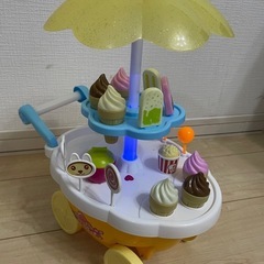 アイスクリームの販売車の画像