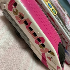 トミカ プラレール キティ新幹線の画像