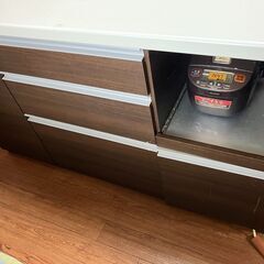 キッチン　収納　机　食器の画像