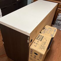 キッチン　収納　机　食器の画像