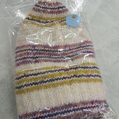 暖かい手編みのニット帽子の画像