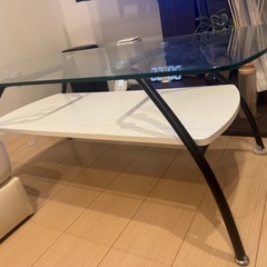 ガラステーブルの画像