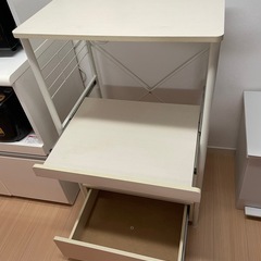 キッチン収納棚の画像