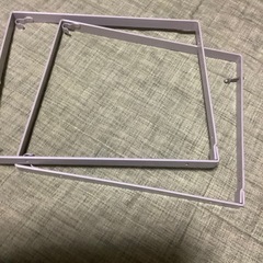 吊り下げるステンレスの棚の画像