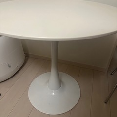 円形 ホワイトテーブル　の画像