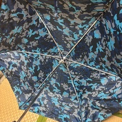 【お譲り先決定】折りたたみ傘  ブルー系　迷彩っぽい柄の画像