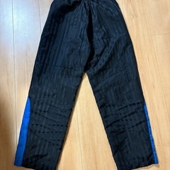 asics ウィンドブレーカ薄手上下の画像