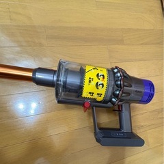 【ジャンク品】　スタンド付き　ダイソン Dyson Cyclone V10 Fluffy 掃除機 コードレス掃除機 dyson SV12 FF LFの画像