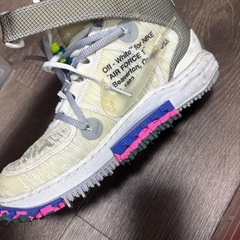 オフホワイト　スニーカーの画像