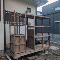 移動式の木製ラック/台車付き木製ラックの画像