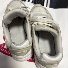 アディダススニーカーの画像