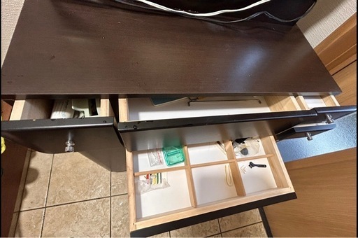 木製ドレッサー 椅子付き 福岡周辺は配送可能で、引き取りもOKです