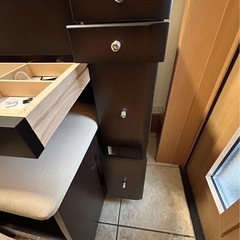 木製ドレッサー 椅子付き 福岡周辺は配送可能で、引き取りもOKです。 木製ドレッサー 椅子付き 福岡周辺は配送可能で、引き取りもOKです