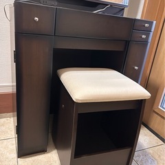 木製ドレッサー 椅子付き 福岡周辺は配送可能で、引き取りもOKです
