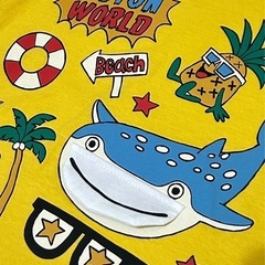 110 新品タグ付　ジンベイザメの仕掛けTシャツの画像