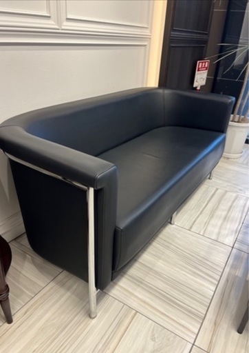 黒色ソファー2〜3人掛け②