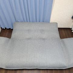 2人掛ソファー　開くと簡易ベッドになります！の画像