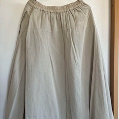 ベージュ フレアスカートの画像